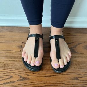 Cole Haan flat thong sandals size 6 black